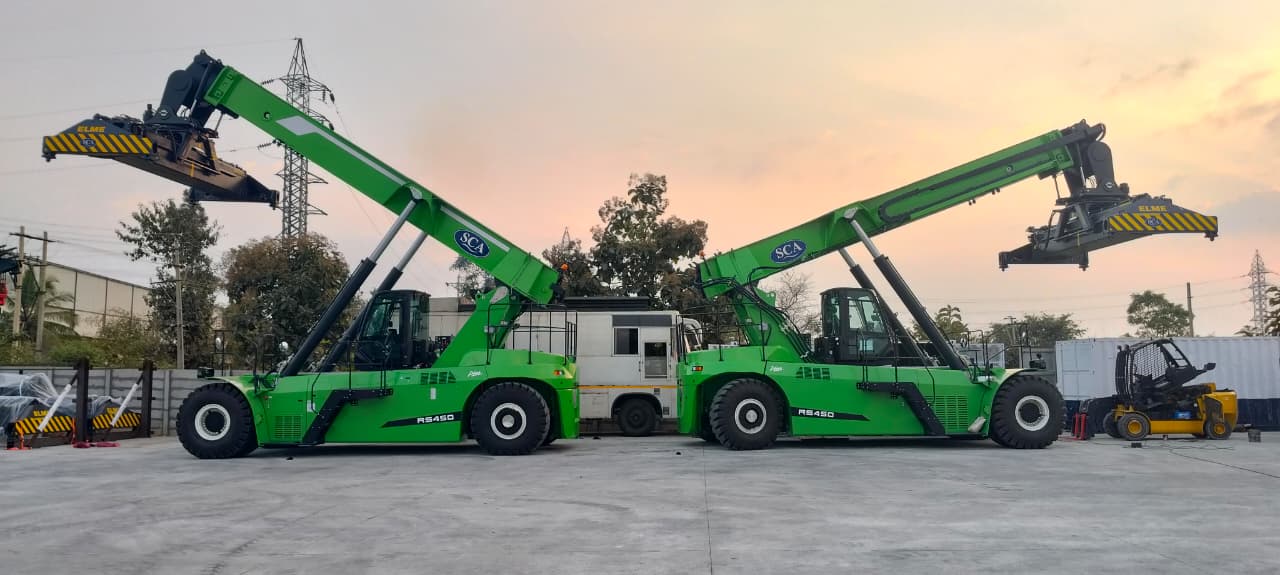 Electric ReachStacker View 5